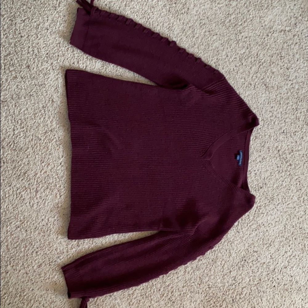 Maroon sweater. American Eagle. Size Medium